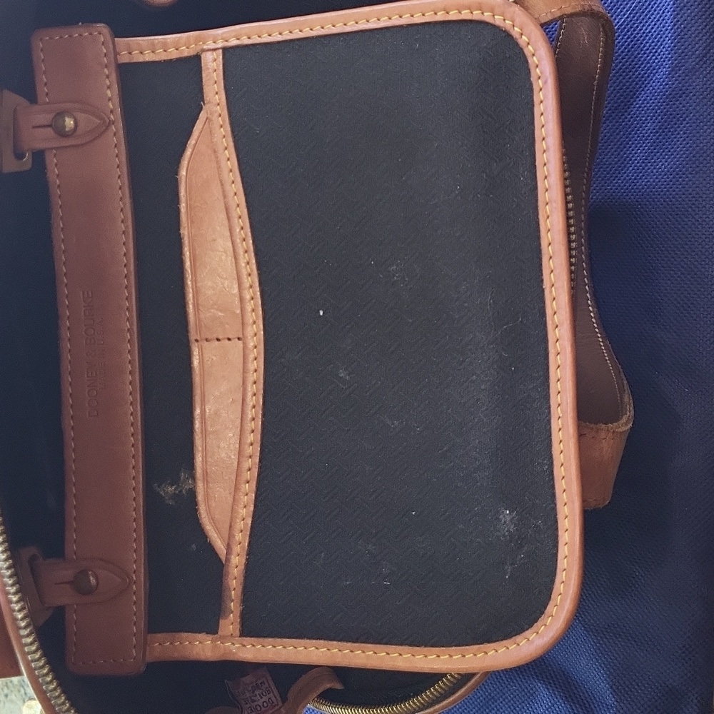 Dooney & Bourke - Picture 3 of 9